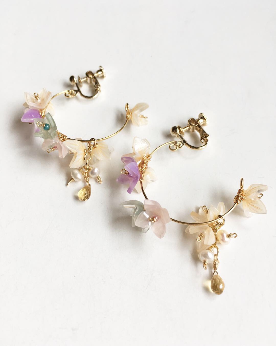 小花フープ/天然石　ピアス・イヤリング