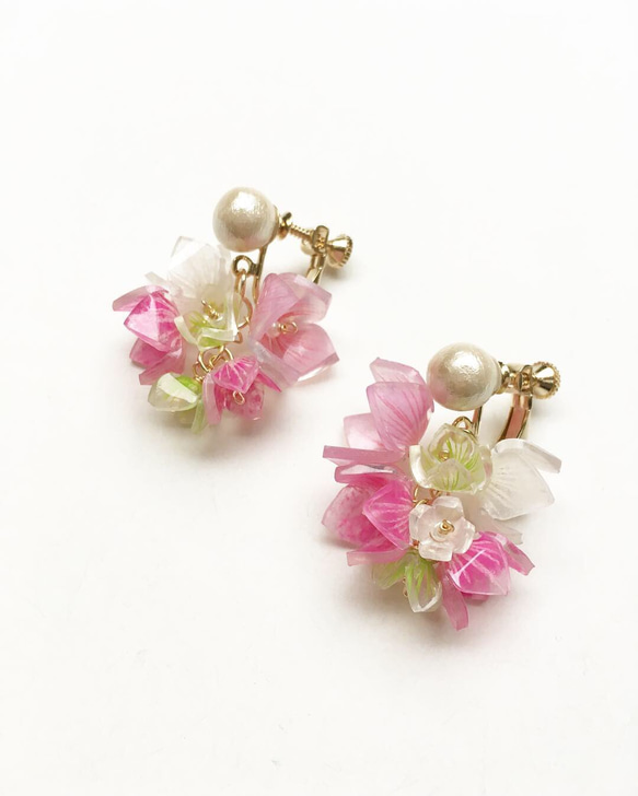 Marimo 季節性櫻花彩色耳環或耳環 第2張的照片