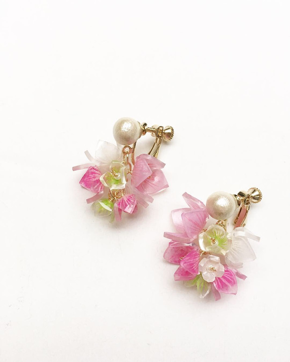Marimo 季節性櫻花彩色耳環或耳環 第3張的照片