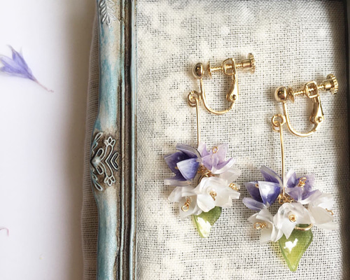 【売り切れ】透き通る紫と緑のイヤリング ぶらさげ型 イヤリング 紫色 ガラス アクセサリー 【薩摩切子 鹿児島