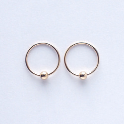 送料無料【14kgf】月フープピアス ラウンドボール／S　プレーン  ゴールド　華奢　シンプル  ユニセックス 1枚目の画像