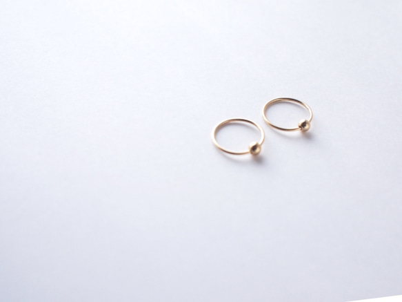 送料無料【14kgf】月フープピアス ラウンドボール／S　プレーン  ゴールド　華奢　シンプル  ユニセックス 8枚目の画像