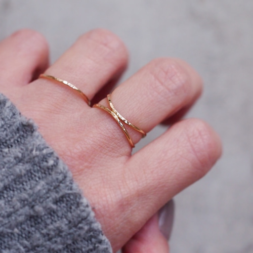 14KGF◆幅2.6mm 槌目リング 凸凹[yrna-ri-1010] 14KGF◇幅2.6mm 槌目リング 凸凹[yrna-ri-1010] - メルカリ