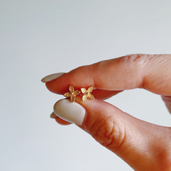 送料無料【24KGP（SV925）】小花スタッドピアス／シンプル silver925 Flowerゴールドシルバー 5枚目の画像