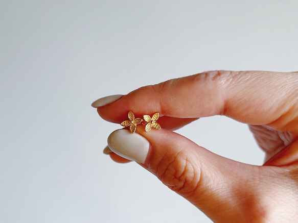 送料無料【24KGP（SV925）】小花スタッドピアス／シンプル silver925 Flowerゴールドシルバー 5枚目の画像