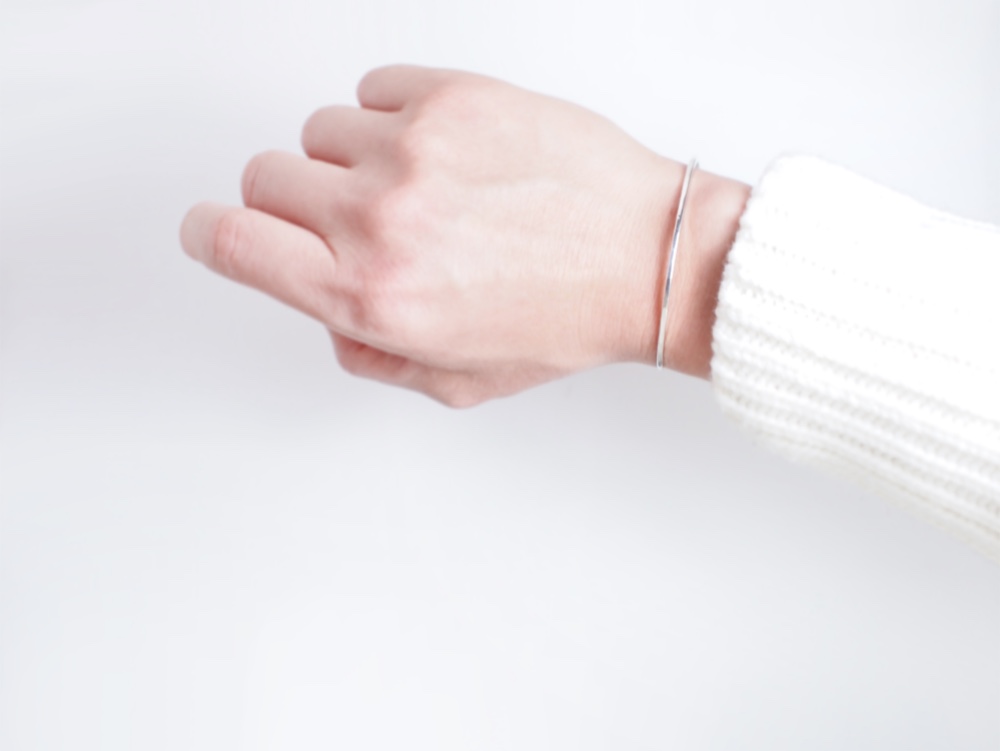 New【SV935】銀月バングル　ブレスレット　腕輪　シルバー　華奢　シンプル