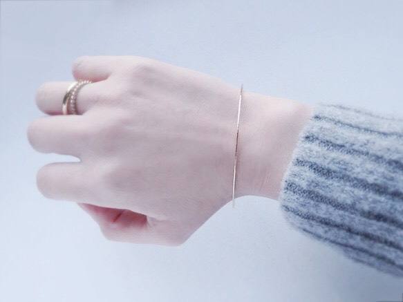 日向坂46着用＊送料無料【14kgf】月バングル　ブレスレット　腕輪　ゴールド　華奢　シンプル