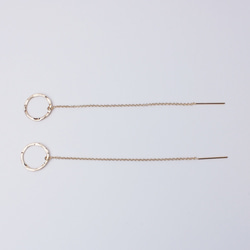 送料無料 *再販*【14kgf】月チェーンピアス／槌目／S　ゴールド　華奢　シンプル 6枚目の画像