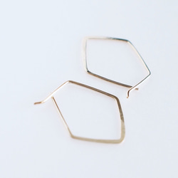 送料無料【14kgf】ぎょしゃ座ピアス／M　ゴールド　星座　華奢　シンプル　フープ 3枚目の画像