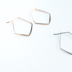 送料無料【14kgf】ぎょしゃ座ピアス／M　ゴールド　星座　華奢　シンプル　フープ 6枚目の画像