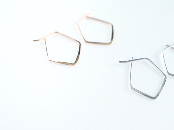 送料無料【14kgf】ぎょしゃ座ピアス／M　ゴールド　星座　華奢　シンプル　フープ 6枚目の画像