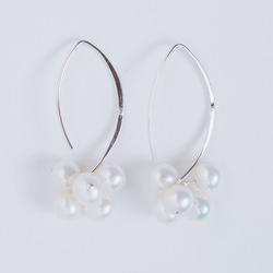 【SV925/正品珍珠】雪欖尖形鉤狀耳環 銀色天然貝殼淡水珍珠 精緻簡約 第2張的照片
