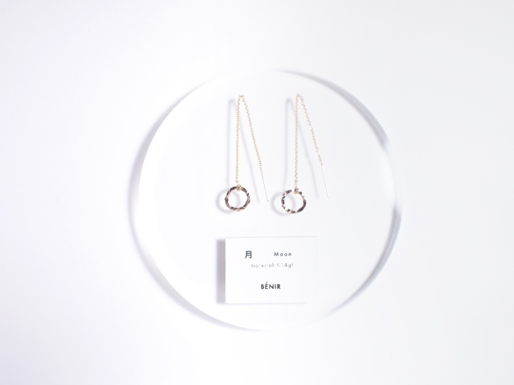 送料無料【14kgf】月チェーンピアス／槌目／mini　ゴールド　華奢　シンプル