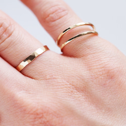送料無料【14kgf】月リング／槌目（9号〜17号のみ）ゴールド　華奢　シンプル 2枚目の画像