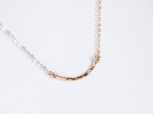 送料無料*再販*【14kgf】三日月ネックレス / 槌目 / mini / チェーン　スマイル  シンプル 華奢　アーチ 3枚目の画像