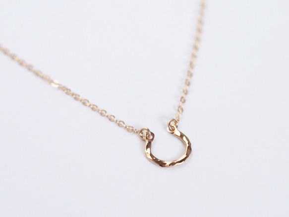 送料無料 *再販*【14kgf】三日月ネックレス（ホースシュー型） / 槌目 / mini  ゴールドシンプル 幸運馬蹄 3枚目の画像