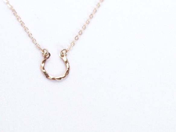 送料無料 *再販*【14kgf】三日月ネックレス（ホースシュー型） / 槌目 / mini  ゴールドシンプル 幸運馬蹄 8枚目の画像