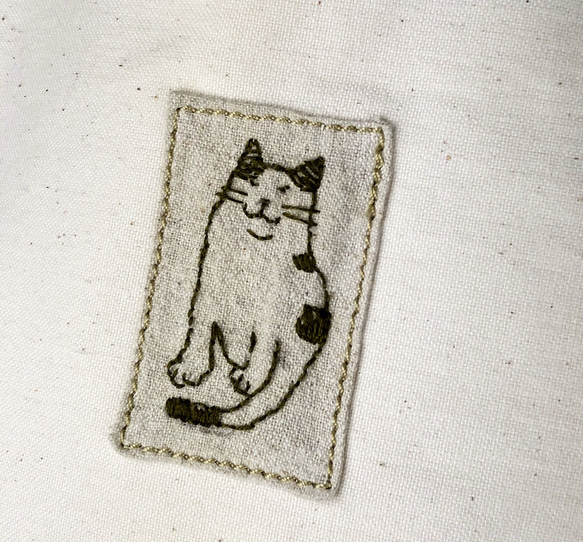 ブサカワ猫ちゃん刺繍のお弁当バック ミニトート 2枚目の画像