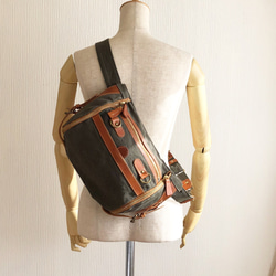 バイオウオッシュ&パラフィン加工の帆布のボディバッグ 1枚目の画像
