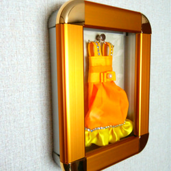 《送料無料》アルミ製ミニチュアフレーム　ゴールド　ミニチュアドレス付き 4枚目の画像