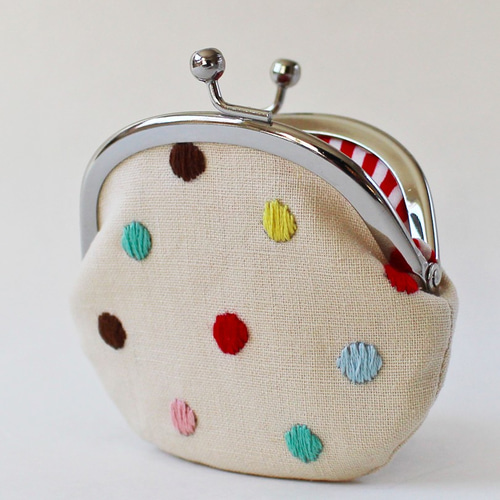 オーダー刺繍　数の子らぶ　黄色いがま口 ミニがま口（マルチカラー水玉刺繍） がま口 oktak 通販 1894196