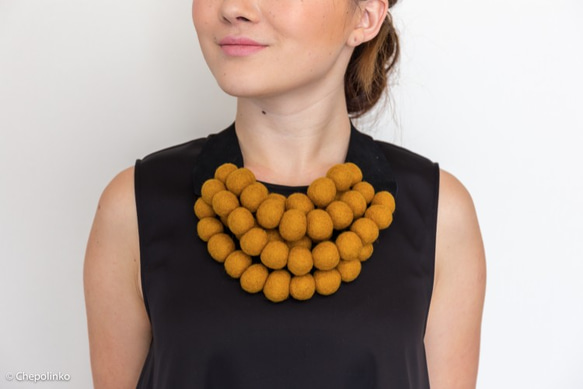 Statement Necklace (camel yellow) 4枚目の画像