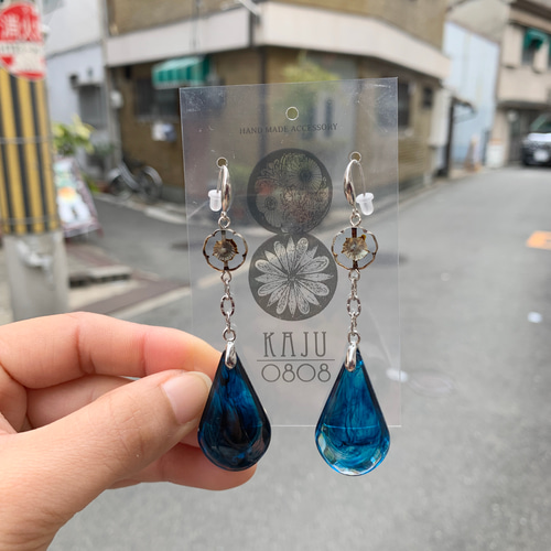 チェコガラスビーズ×ドイツアクリルパーツの子(しずくブルー) ピアス 