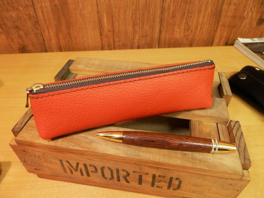 ★ボナベンチュラ★オレンジ　高級レザー　ペンケース★希少カラー★美品 極美品 ボナベンチュラ コインケース 財布 ラウンドファスナー