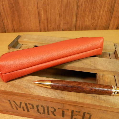 ハンドメイド☆鮮やかなオレンジのレザー♪ペンケースです!日本製／本