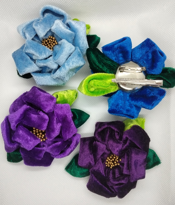 つまみ細工、冬椿ブローチ（ヘアクリップ）青、紫系 2枚目の画像