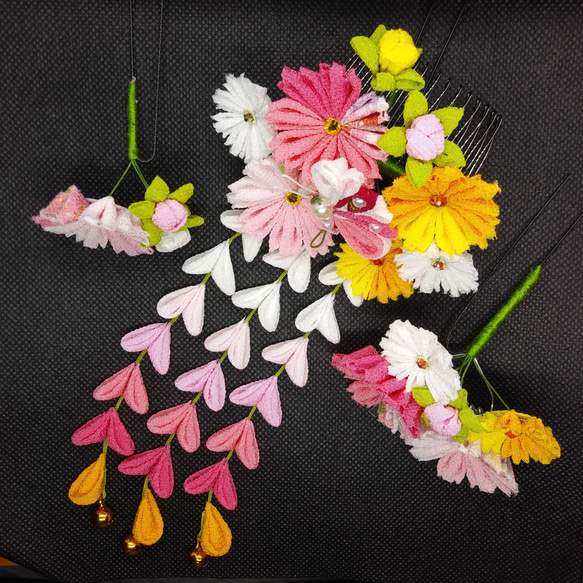 つまみ細工、蝶と秋桜の七五三用かんざしセット 2枚目の画像