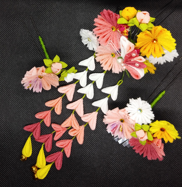 つまみ細工、蝶と秋桜の七五三用かんざしセット 1枚目の画像