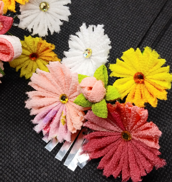 つまみ細工、蝶と秋桜の七五三用かんざしセット 3枚目の画像