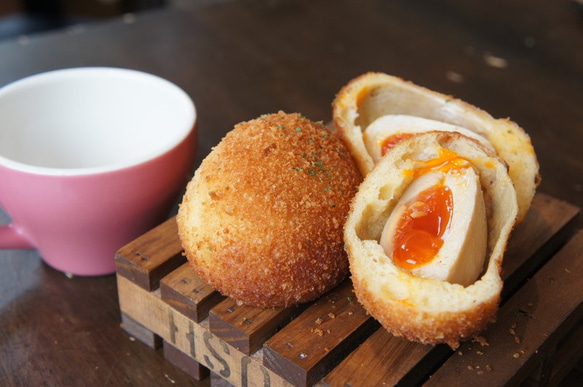 【お店定番】まるごと半熟煮たまごパン　国産バター100％（マーガリン不使用） 4枚目の画像