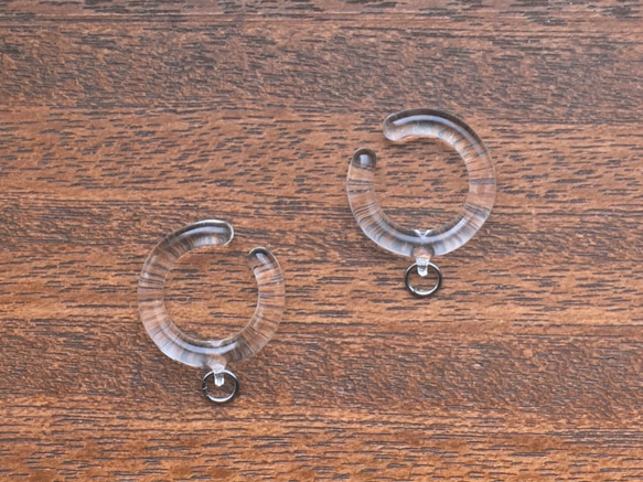 ガラスのカン付きイヤーカフ(両耳用) ﾋﾟｱｽ/ｲﾔﾘﾝｸﾞ金具の代用 金属アレルギーの方に 1枚目の画像