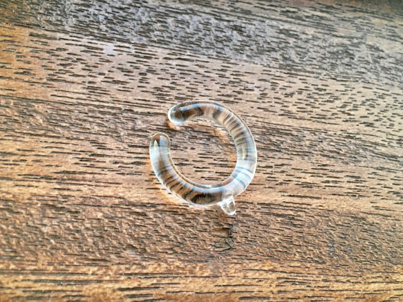 ガラスのカン付きイヤーカフ(両耳用) ﾋﾟｱｽ/ｲﾔﾘﾝｸﾞ金具の代用 金属アレルギーの方に 4枚目の画像