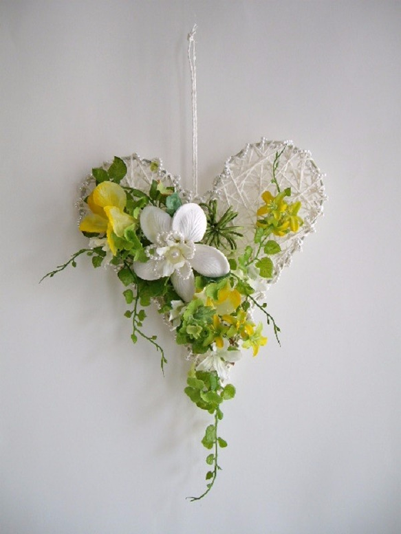 福招きクローバーの造花アレンジメント（プルメリア）・ドアリース・ウォールデコに。 1枚目の画像