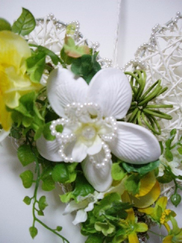 福招きクローバーの造花アレンジメント（プルメリア）・ドアリース・ウォールデコに。 2枚目の画像