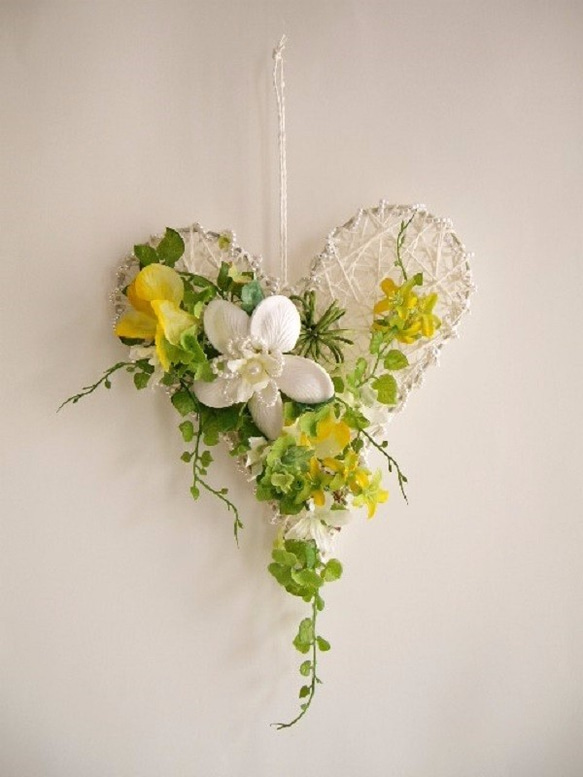 福招きクローバーの造花アレンジメント（プルメリア）・ドアリース・ウォールデコに。 4枚目の画像