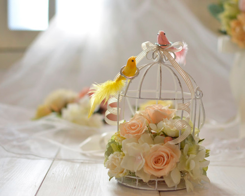 ✨ひろりんです✨クレイフラワー♡天使とお花♡ロココ調フラワーアレンジメント フラワーアレンジメント 白薔薇 カラー ロココ調 豪華リビング