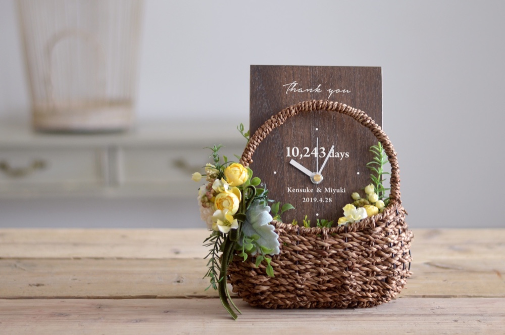 ウェディングの両親贈呈品や記念品としての贈り物に♪バスケットの置き時計／イエロー