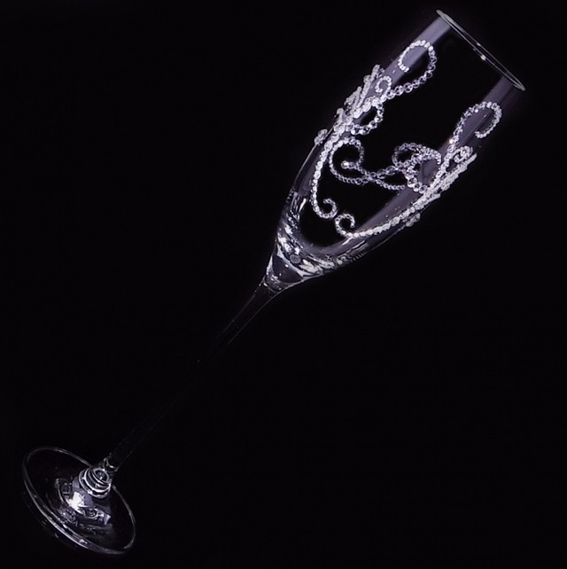 シャンパングラス　ティアラ×イニシャル 筆記体　デコグラス