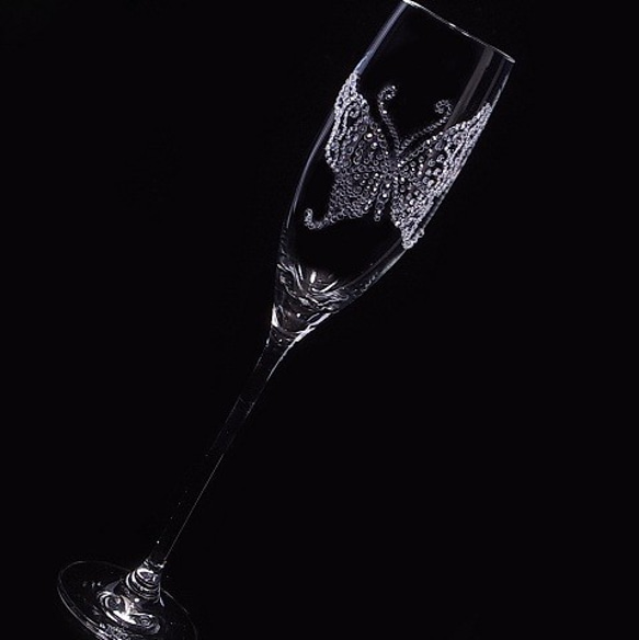 シャンパングラス　バタフライ　デコグラス 2枚目の画像