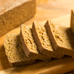 オーガニックライ麦100％・約12時間蒸し焼きにして作るドイツパン・プンパニッケル 1枚目の画像