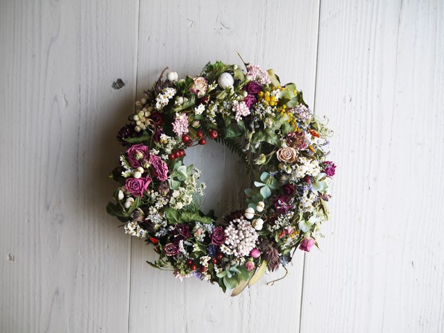 ドライフラワーꕤ︎︎スプレーバラと可愛いお花いっぱいアンティークリース ナチュラルなスプレーバラのドライフラワーリース・母の日に