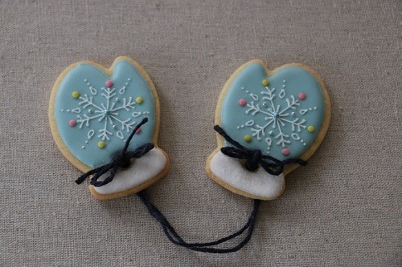 ミトン手袋のアイシングクッキー ブルー（a pair of mittens icingcookie) 2枚目の画像
