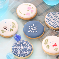 <金魚と藍色和柄のアイシングクッキー（Japanese pattern icing cookie)＞ 1枚目の画像
