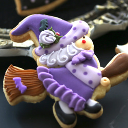 ＜ハロウィンのアイシングクッキー・空飛ぶ魔女＞Halloween icingcookies 1枚目の画像