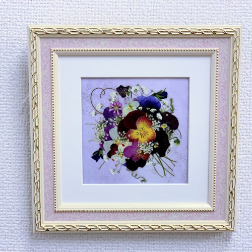 母の日」ギフトにぴったり！春色ビオラと甘いピンクな押し花アート額
