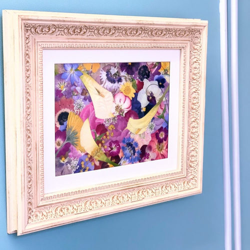 豪華なフレームの中はまるで絵画のような押し花アート額 その他